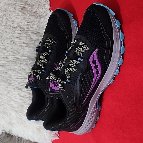 Saucony S10668-15 womens Running Shoe - Picture 2 of 11